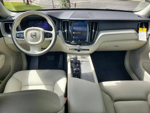 2025 Volvo XC60 Plug-In Hybrid T8 Plus