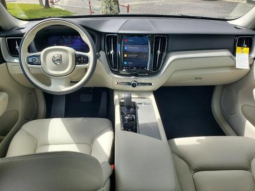 2025 Volvo XC60 Plug-In Hybrid T8 Plus