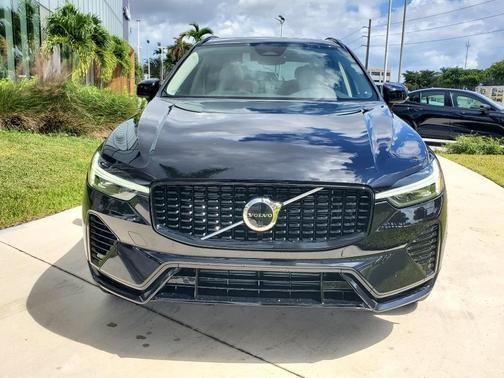 2025 Volvo XC60 Plug-In Hybrid T8 Plus