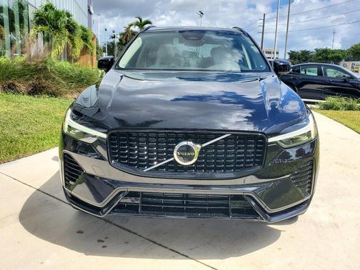 2025 Volvo XC60 Plug-In Hybrid T8 Plus
