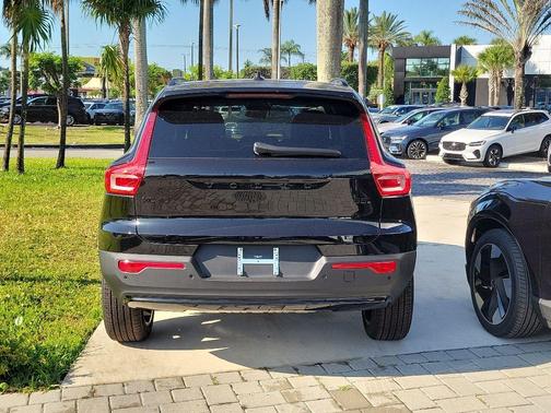 Ultra Black 2026 Volvo XC40 B5 Ultra Black Edition