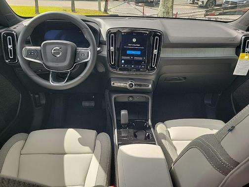 2026 Volvo EX40 Twin Motor Plus