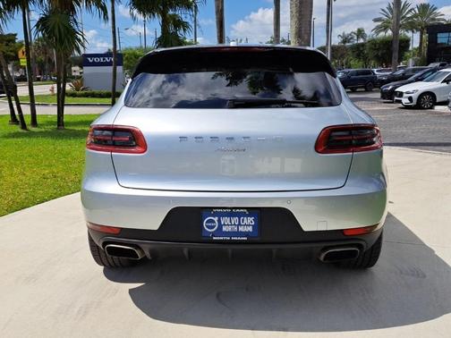 2017 Porsche Macan Base
