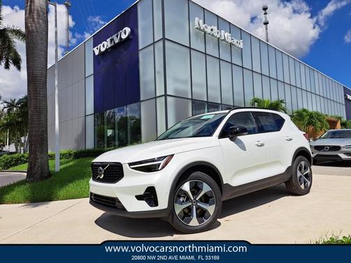 2026 Volvo XC40 B5 Plus