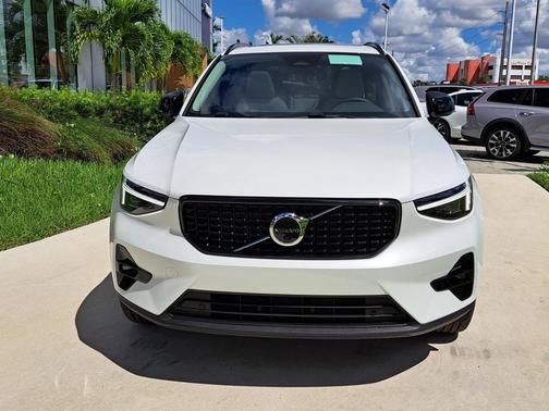 2026 Volvo XC40 B5 Plus