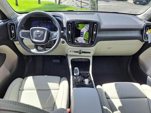 2026 Volvo XC40 B5 Plus