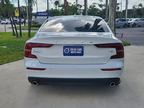 2020 Volvo S60 T5 Momentum