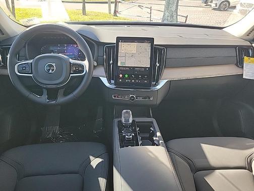 2026 Volvo XC90 B5 Core