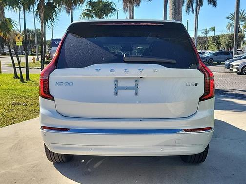 2026 Volvo XC90 B5 Core