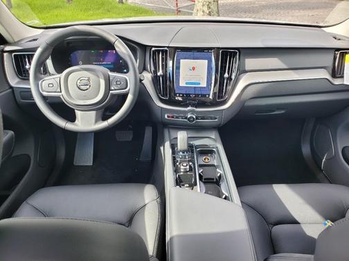 2025 Volvo XC60 B5 Plus