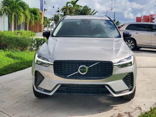2025 Volvo XC60 B5 Plus