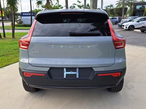 2026 Volvo XC40 B4 Plus