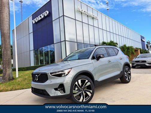 2026 Volvo XC40 B4 Plus