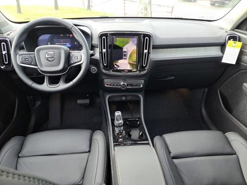 2026 Volvo XC40 B4 Plus