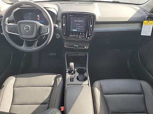 2026 Volvo XC40 B4 Core