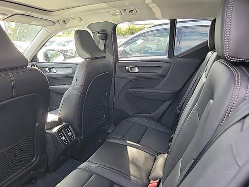 2026 Volvo XC40 B4 Core