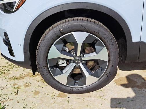 2026 Volvo XC40 B4 Core