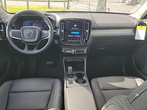 2026 Volvo XC40 B5 Core