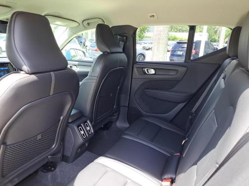 2024 Volvo XC40 B5 Core
