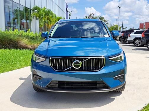 2024 Volvo XC40 B5 Core