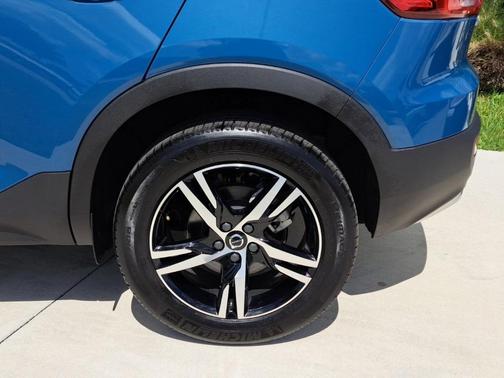 2024 Volvo XC40 B5 Core