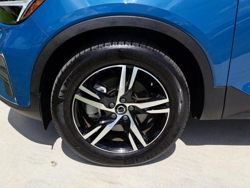 2024 Volvo XC40 B5 Core
