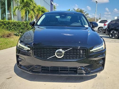 2025 Volvo S60 B5 Plus