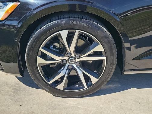 2025 Volvo S60 B5 Plus