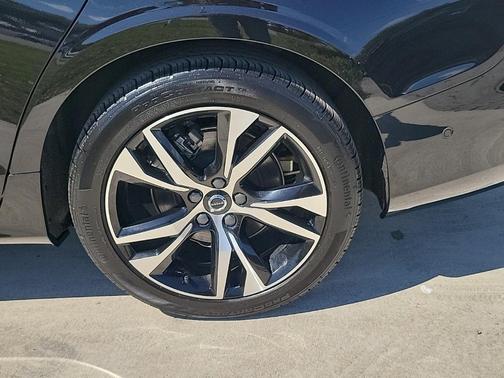 2025 Volvo S60 B5 Plus