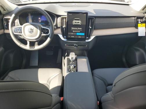 2025 Volvo XC90 B5 Plus 7-Seater