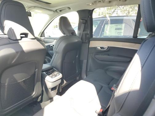 2025 Volvo XC90 B5 Plus 7-Seater