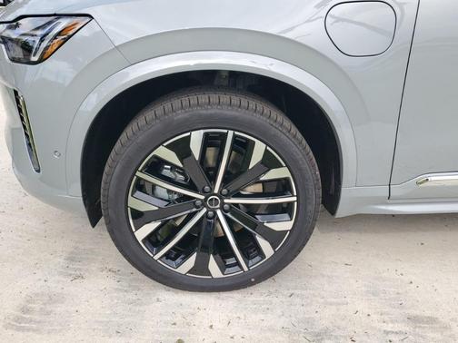 2025 Volvo XC90 Plug-In Hybrid T8 Plus 7-Seater