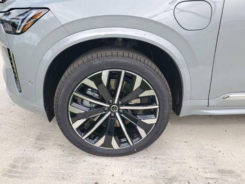 2025 Volvo XC90 Plug-In Hybrid T8 Plus 7-Seater