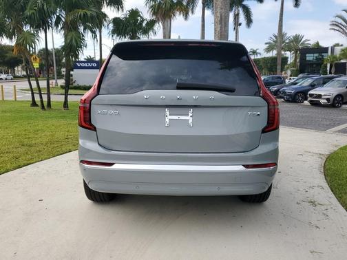 2025 Volvo XC90 Plug-In Hybrid T8 Plus 7-Seater