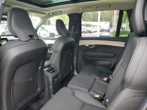 2025 Volvo XC90 Plug-In Hybrid T8 Plus 7-Seater