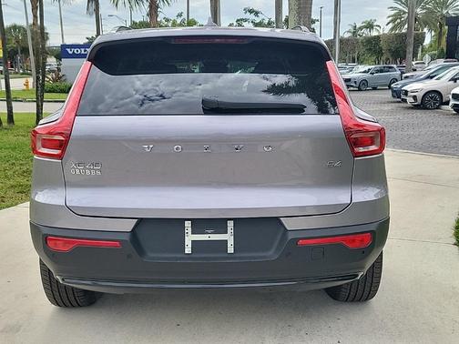 2026 Volvo XC40 B4 Core