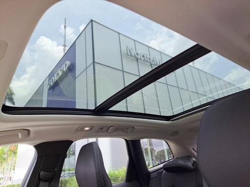 2022 Volvo XC60 B6 Inscription