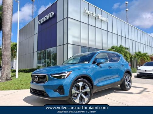 Fjord Blue Metallic 2023 Volvo XC40 B4 Plus Bright Theme
