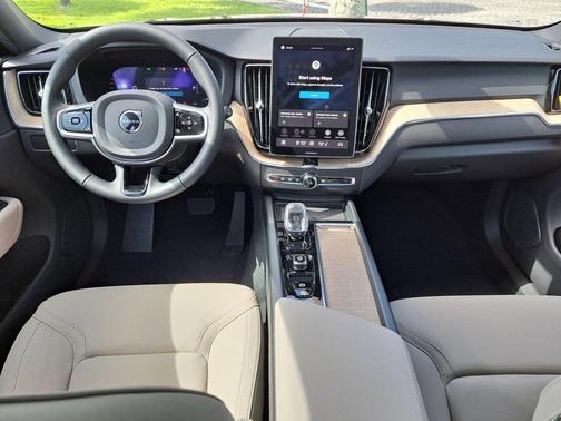 2026 Volvo XC60 B5 Plus