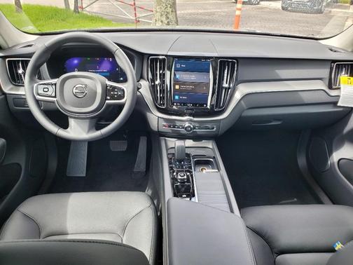 2025 Volvo XC60 B5 Plus
