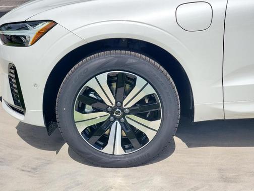 2025 Volvo XC60 Plug-In Hybrid T8 Core