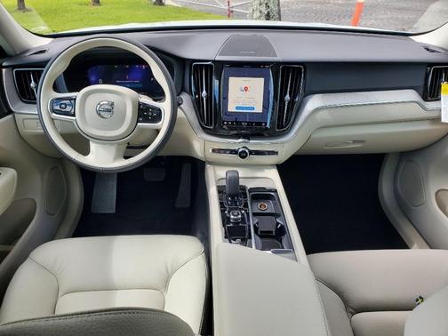 2025 Volvo XC60 Plug-In Hybrid T8 Core