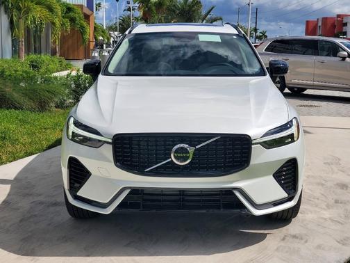 2025 Volvo XC60 Plug-In Hybrid T8 Core