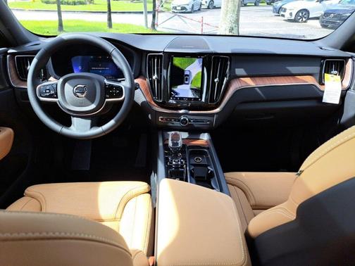 2025 Volvo XC60 Plug-In Hybrid T8 Ultra