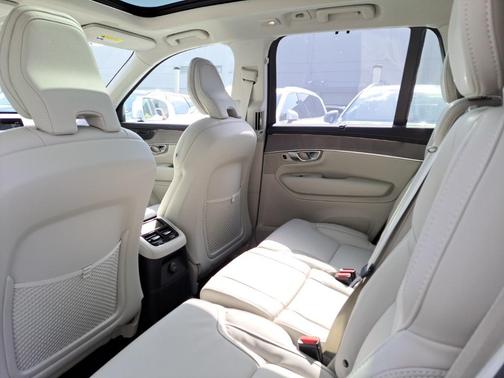 2025 Volvo XC90 Plug-In Hybrid T8 Ultra 7-Seater