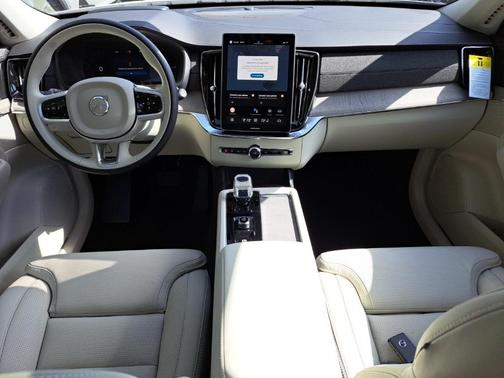 2025 Volvo XC90 Plug-In Hybrid T8 Ultra 7-Seater