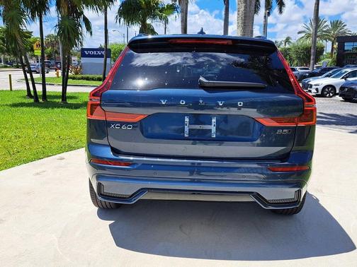 2026 Volvo XC60 PLUS