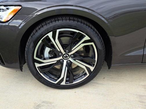 2025 Volvo S60 B5 Core