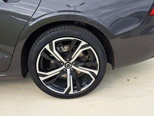 2025 Volvo S60 B5 Core