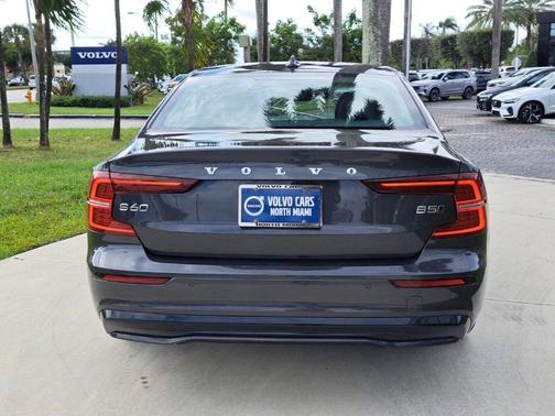 2025 Volvo S60 B5 Core